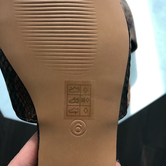 Beautiful Brand New Snake Brown Mules - Picture 3 of 3